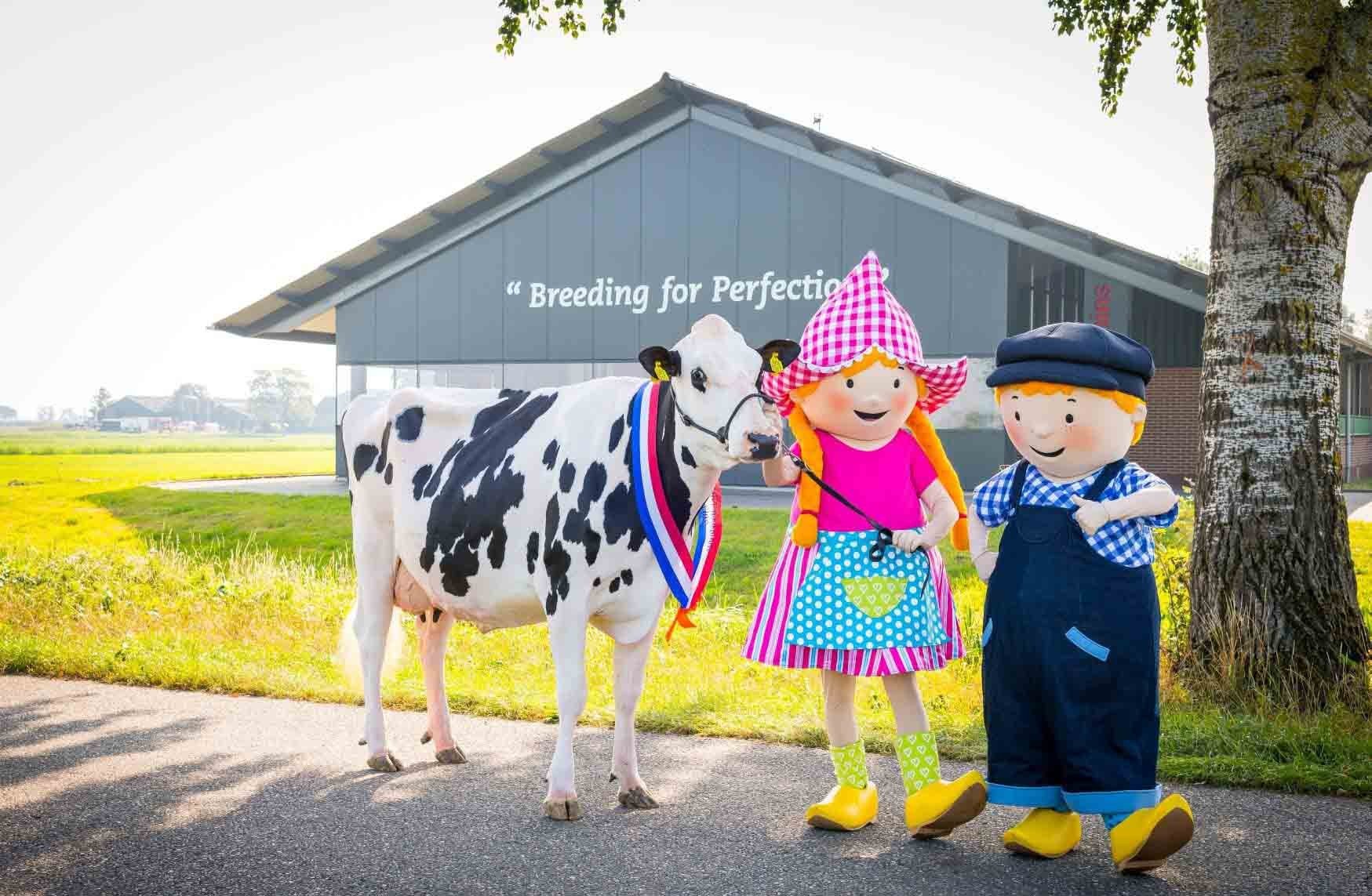 Fien en teun op bezoek bij boerderij bons