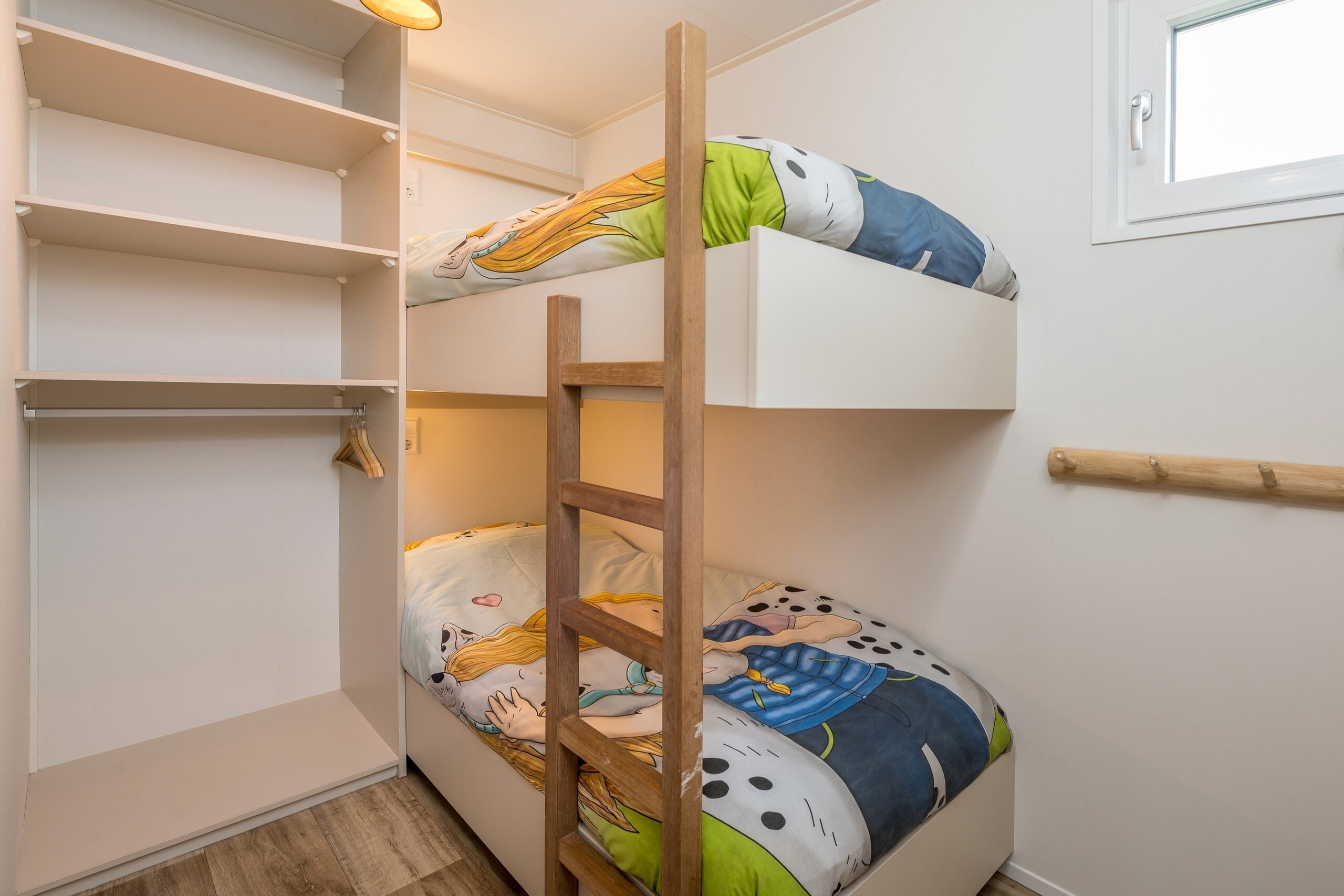 Stip de pony huisje slaapkamer bij Familie Resort Molenwaard
