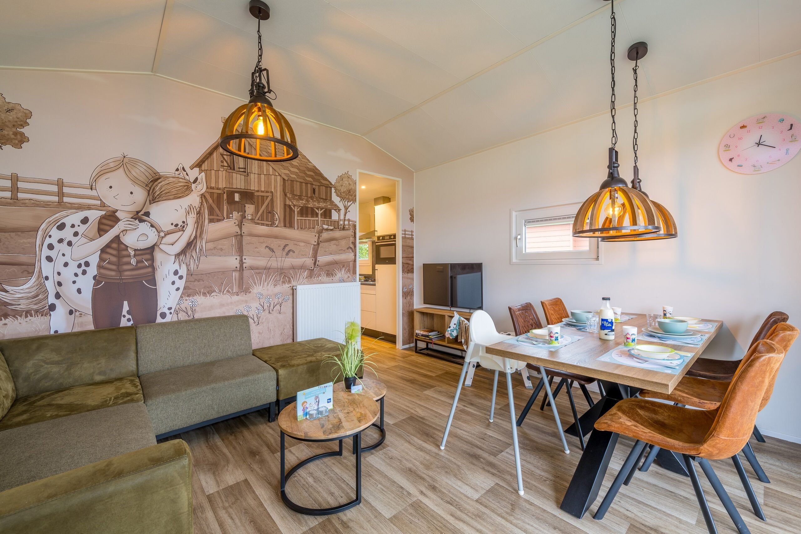 Stip de pony huisje woonkamer bij Familie Resort Molenwaard