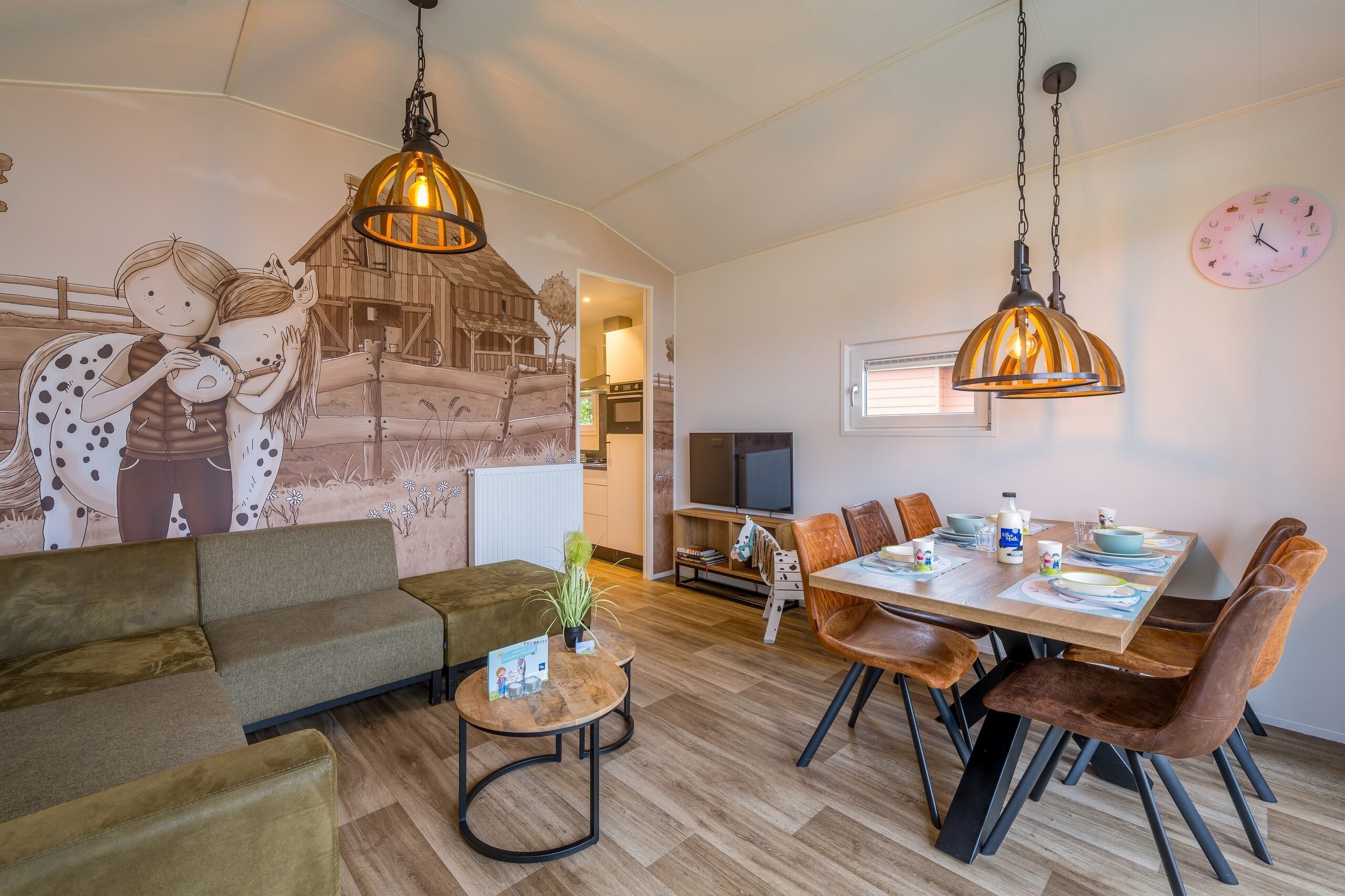 Stip de pony huisje woonkamer bij Familie Resort Molenwaard