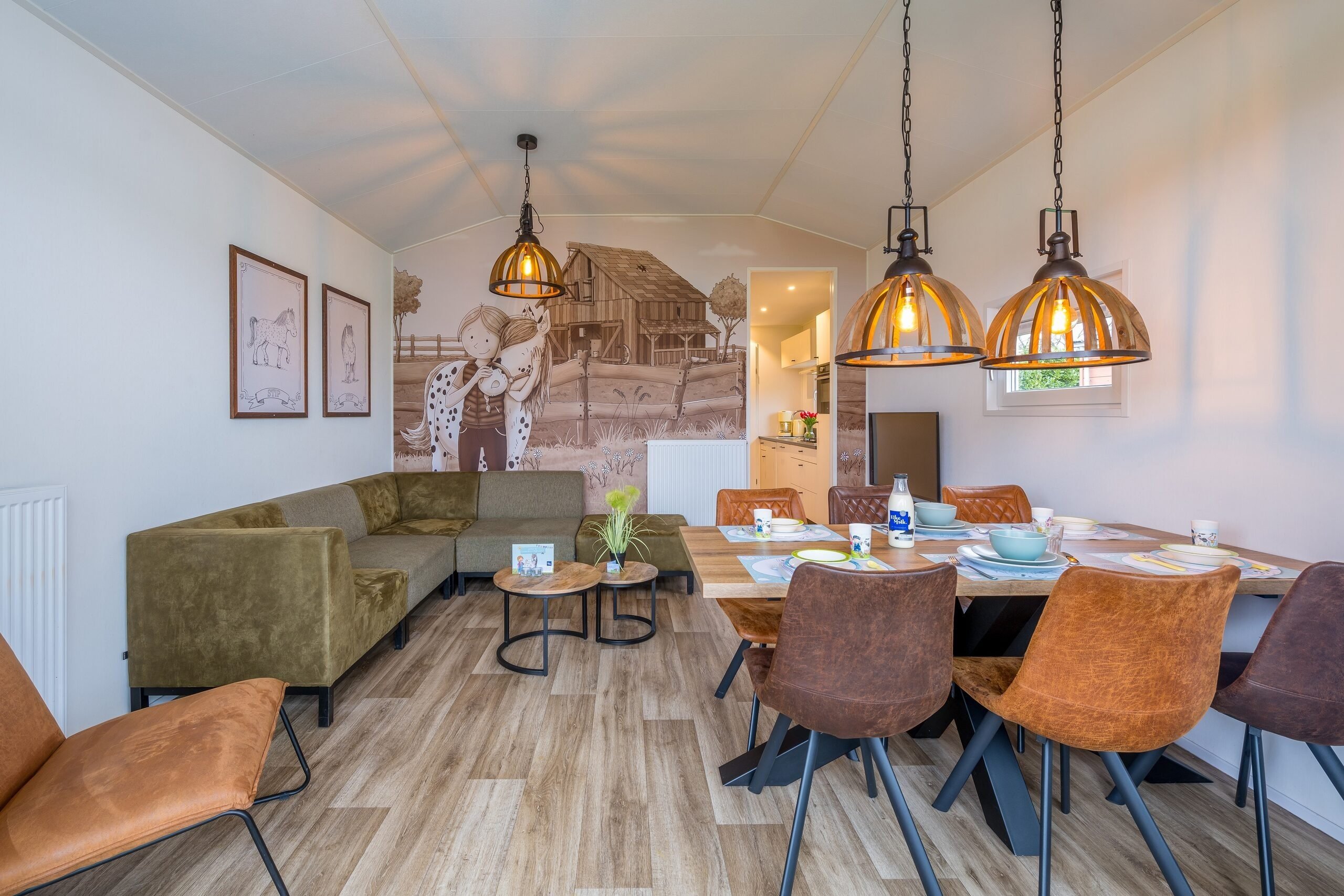 Stip de pony huisje woonkamer bij Familie Resort Molenwaard