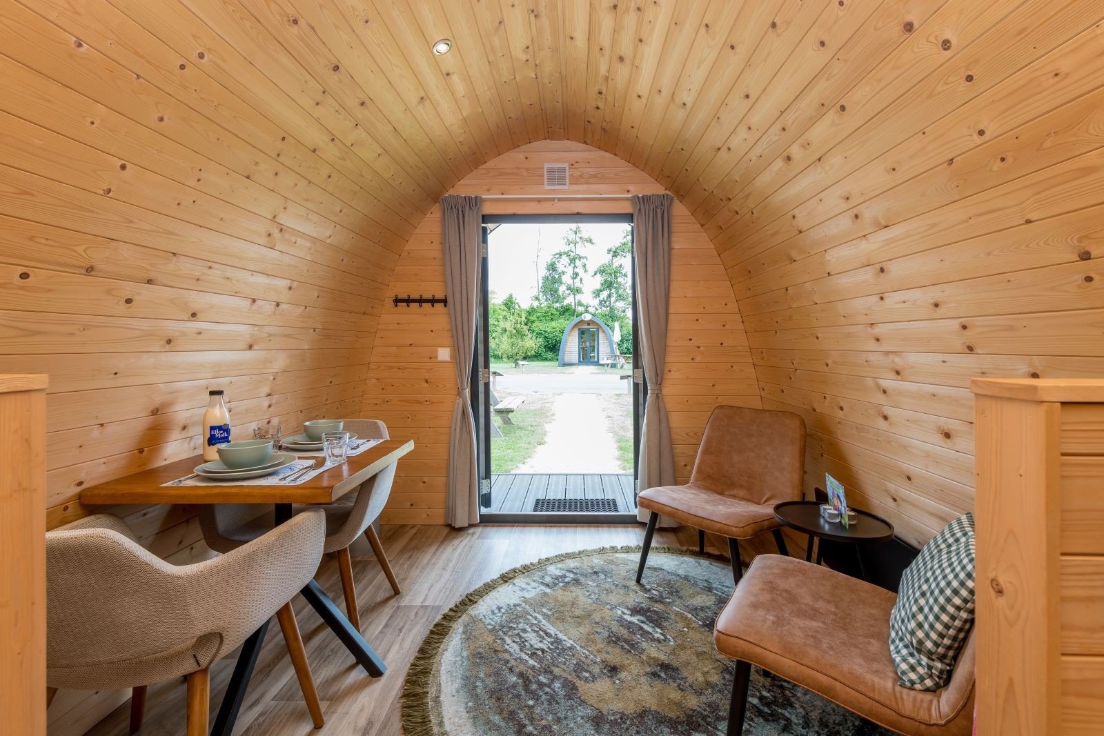 Polderlodge 2 personen interieur familie resort molenwaard