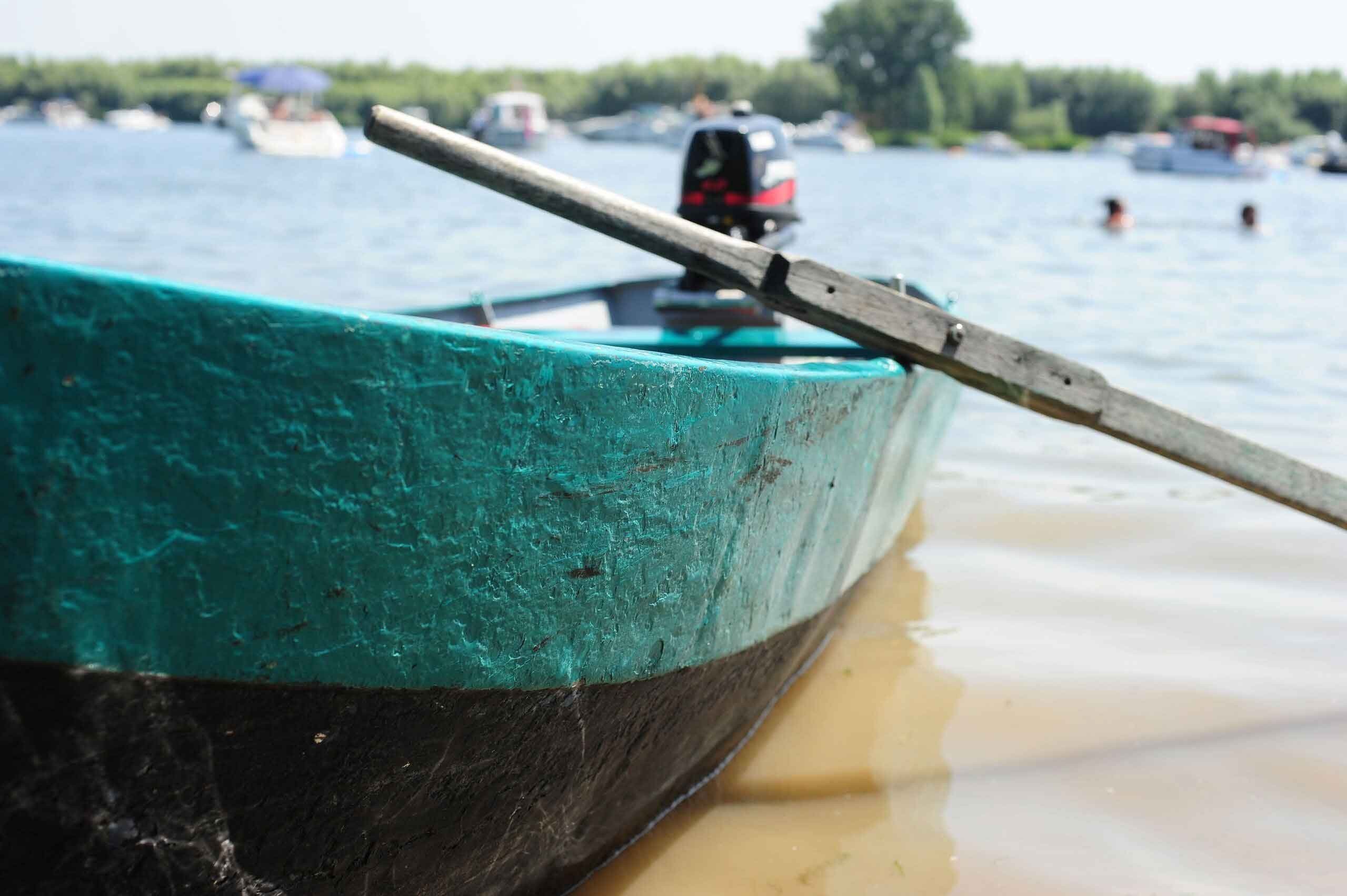 Varen met de boot in de molenwaard